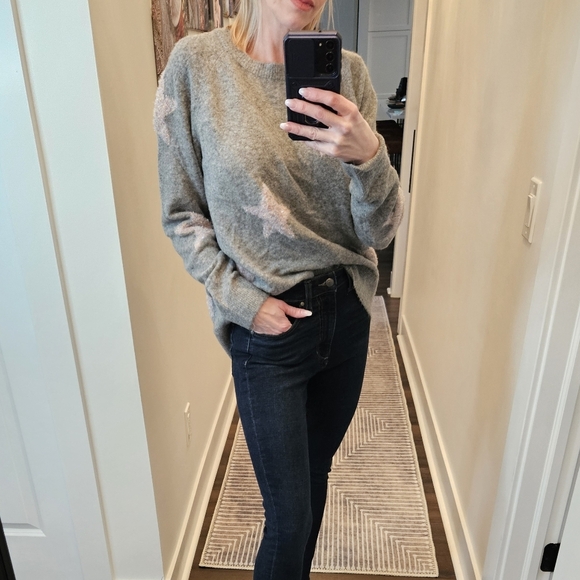 NWT đź’• Lou & Grey Shimmer Star Sweater - SIZE M - Picture 7 of 14